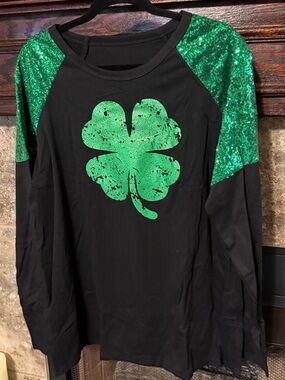 Womens Long Sleeve Green Sequin Shamrock Top Size 2XL